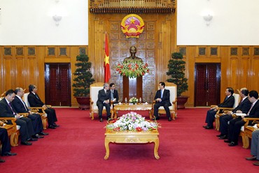 นายกรัฐมนตรีเวียดนามNguyễn Tấn Dũngให้การต้อนรับอดีตนายกรัฐมนตรีมาเลเซียบาดาวี - ảnh 1